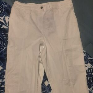 Cato White Elastic Waist Capris 18w